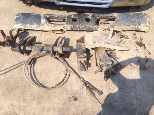 ขายหัวรถอีสุหัวเล็กมือสอง หัวยกได้ครับ สภาพสวยไม่มีผุอุปกรณ์ครบ ขาดบันไดข้างซ้ายข้างเดียว ขายถูก 32000 บาท