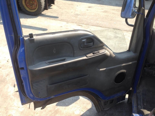 ขายหัวรถอีสุหัวเล็กมือสอง หัวยกได้ครับ สภาพสวยไม่มีผุอุปกรณ์ครบ ขาดบันไดข้างซ้ายข้างเดียว ขายถูก 32000 บาท