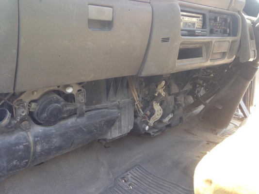 ขายหัวรถอีสุหัวเล็กมือสอง หัวยกได้ครับ สภาพสวยไม่มีผุอุปกรณ์ครบ ขาดบันไดข้างซ้ายข้างเดียว ขายถูก 32000 บาท