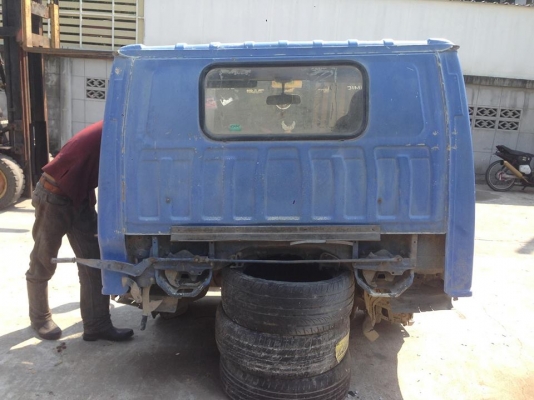 ขายหัวรถอีสุหัวเล็กมือสอง หัวยกได้ครับ สภาพสวยไม่มีผุอุปกรณ์ครบ ขาดบันไดข้างซ้ายข้างเดียว ขายถูก 32000 บาท