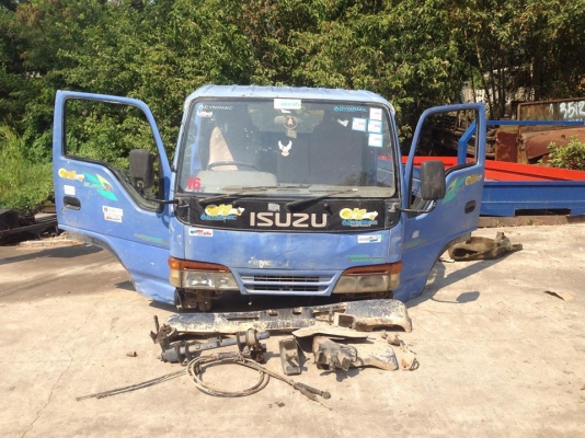 ขายหัวรถอีสุหัวเล็กมือสอง หัวยกได้ครับ สภาพสวยไม่มีผุอุปกรณ์ครบ ขาดบันไดข้างซ้ายข้างเดียว ขายถูก 32000 บาท