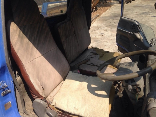 ขายหัวรถอีสุหัวเล็กมือสอง หัวยกได้ครับ สภาพสวยไม่มีผุอุปกรณ์ครบ ขาดบันไดข้างซ้ายข้างเดียว ขายถูก 32000 บาท