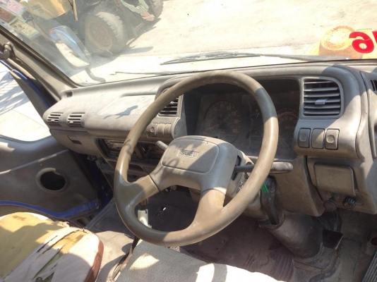 ขายหัวรถอีสุหัวเล็กมือสอง หัวยกได้ครับ สภาพสวยไม่มีผุอุปกรณ์ครบ ขาดบันไดข้างซ้ายข้างเดียว ขายถูก 32000 บาท