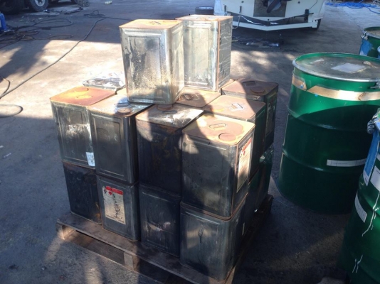 ขายสีพ่นรถยนต์กิโลละ 30 บาทครับ มีเป็นถัง200ลิตรเลยครับ ขายถูกๆ น้ำมันสนก้มีครับ ทินเนอร์อย่างดี โทรสอบถามได้ครับ ซื้อมากลดอีก