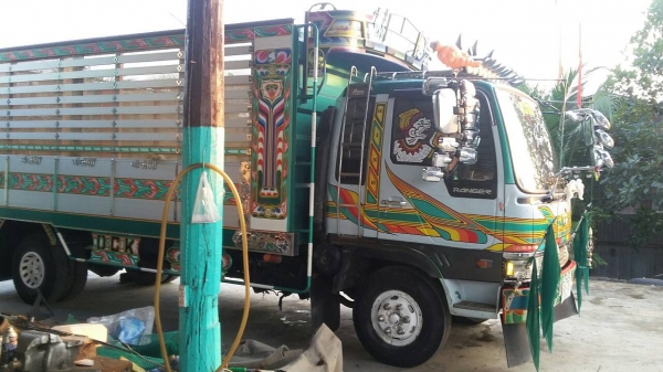 ขายรถดั้มพ์ 6 ล้อ HINO เครื่อง HO7Cเทอร์โบ =195 แรงม้า บรรทุกข้าว พืชผลทางการเกษตรดีครับ