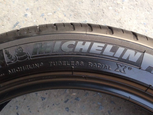 ยาง MICHELIN 235-45-18 ปี 13 ครบชุด 4 เส้น 5000  ไม่ควรพลาดสภาพสวยๆยางนิ่มๆไม่มีปะไม่บวมดอกยางเหลือเยอะเอาไปวิ่งกันใด้อีกยาวค่ะ