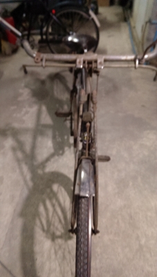 จักรยานโบราณเดิมๆแห้งๆเก่าเก็บครับ