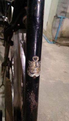 จักรยานโบราณเดิมๆแห้งๆเก่าเก็บครับ