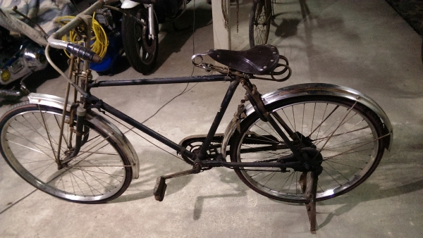 จักรยานโบราณเดิมๆแห้งๆเก่าเก็บครับ