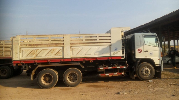 ขายรถ10ล้อดั๊มเครื่อง360แรงติดแก็สโรงงานพร้อมลูกดั๊ม3คานแท้ปี55 ขายรถ10ล้อดั๊มเครื่อง360แรงติดแก็สโรงงานพร้อมลูกดั๊ม3คานแท้ปี55