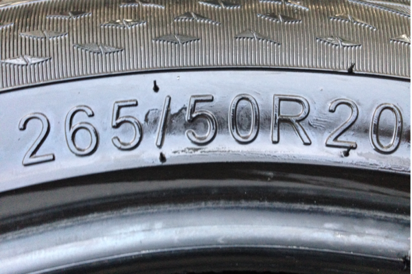 ยาง FIRENZA 265 50 20 สิ้นปี12 ดอกเต็ม พร้อมใช้งาน ราคาไม่แพง