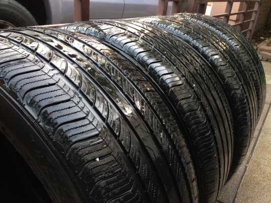 ยาง FIRENZA 265 50 20 สิ้นปี12 ดอกเต็ม พร้อมใช้งาน ราคาไม่แพง