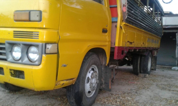 หกล้อ อีซูซุ TL110ฝาดำ ช่วงยาว4.30ม หลังคาโดยสาร สภาพดีพร้อมใช้ ทะเบียนพร้อมโอน หกล้อ อีซูซุ TL110ฝาดำ ช่วงยาว4.30ม หลังคาโดยสาร สภาพดีพร้อมใช้ ทะเบียนพร้อมโอน