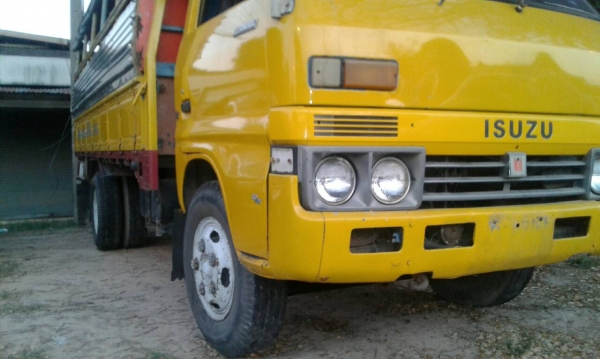 หกล้อ อีซูซุ TL110ฝาดำ ช่วงยาว4.30ม หลังคาโดยสาร สภาพดีพร้อมใช้ ทะเบียนพร้อมโอน หกล้อ อีซูซุ TL110ฝาดำ ช่วงยาว4.30ม หลังคาโดยสาร สภาพดีพร้อมใช้ ทะเบียนพร้อมโอน