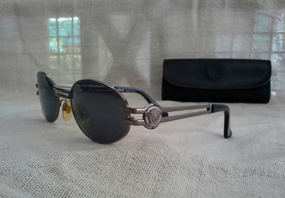 อัครมหาแว่นตาซุปเปอร์แบรนด์เนม 'เวอร์ซาเช่'  VERSACE made in Italy