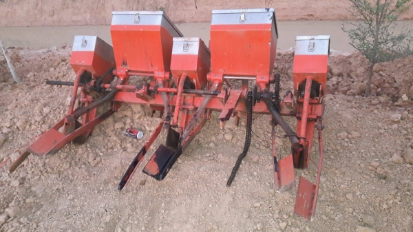 เครื่องหยอดข้าวโพด