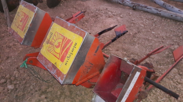 เครื่องหยอดข้าวโพด