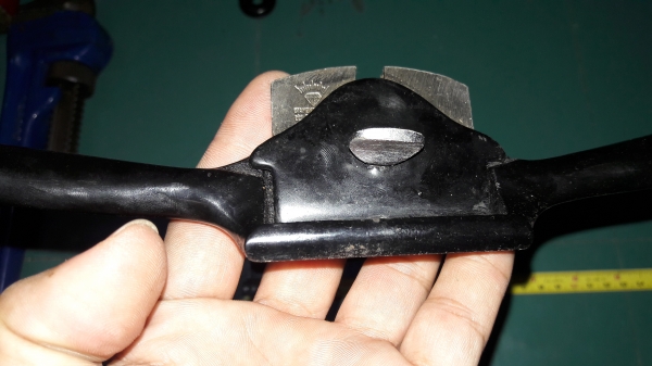 ขายกบผีเสื้อและเขียดไสไม้งานเก่าตราเพชร ขายกบผีเสื้อและเขียดไสไม้งานเก่าตราเพชร