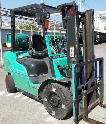 ขายฟอร์คลิฟท์ขนาด 2.5 ตัน เกียร์ออโต้ เสา 3 เมตร 0813535948