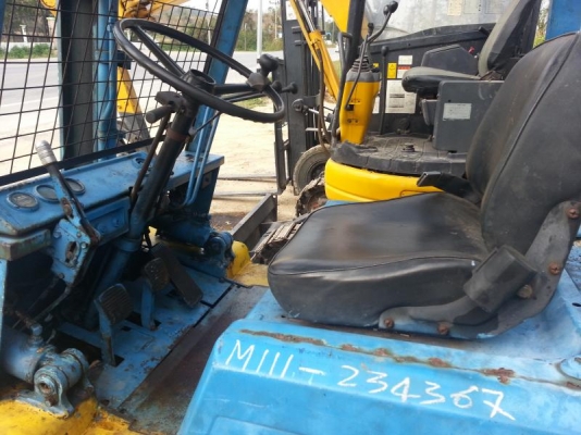 ขาย รถโฟล์คลิฟท์ โคมัสสุ 2.5  T-10  เสาสูง 4.5 เมตร เอกสารนำเข้า ทำสีแล้วเรียบร้อย ราคา 250,000 บาท