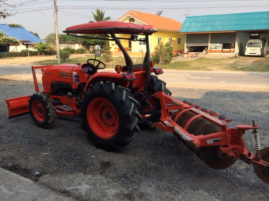 สินค้ามาใหม่. รถไถคูโบต้าL4708แรง สวยๆพร้อมอุปกรณ์ ดันดินหน้า และผานพรวน. ขายราคา398000 บาท สนใจรีบๆทักนะค่ะ. 0819136451. 0875266011. หรือทาง line bow6451. ขอดูภาพเพิ่มเติมได้ค่ะ #มีบริการจัดส่งให้ฟรีทั่วประเทศ สินค้ามาใหม่. รถไถคูโบต้าL4708แรง สวยๆพร้อมอุปกรณ์ ดันดินหน้า และผานพรวน. ขายราคา398000 บาท สนใจรีบๆทักนะค่ะ. 0819136451. 0875266011. หรือทาง line bow6451. ขอดูภาพเพิ่มเติมได้ค่ะ #มีบริการจัดส่งให้ฟรีทั่วประเทศ