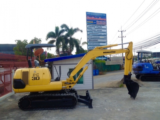 รถขุด Komatsu PC30R มือสองนำเข้าจากญี่ปุ่น ทำสีใหม่