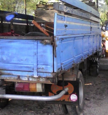 ISUZU ELF 74 แรง รถบรรทุกหกล้อ กระบะเหล็กความยาว 4.30 เมตรสภาพดีพร้อมใช้งานได้เลยครับ เครื่องยนต์แรงดีไม่แตกเยิ้ม ภายในเก๋งคอนโซลครบพร้อม พวงมาลัยธรรมดา เบาะไม่ขาด พื้นเก๋งไม่ผุ ช่วงล่างคัชซีไม่มีบวม ยาง 7.50 ขอบ 16 สภาพดีประมาณ 60\% เอกสารทะเบียนชุดโอนครบ