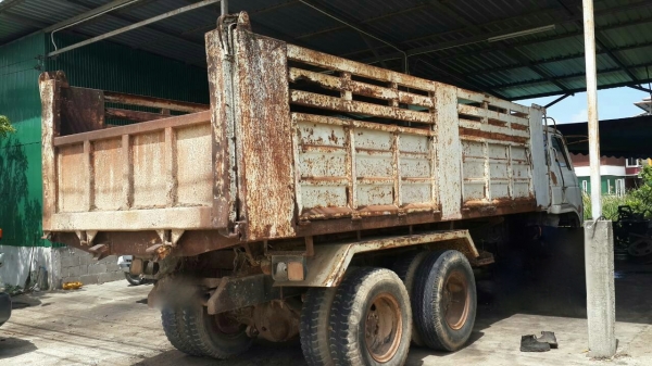 รถนิสสัน 10 ล้อดั้ม UD  230 แรงม้า. ปี 33.   สนใจติดต่อ  081 - 6079515