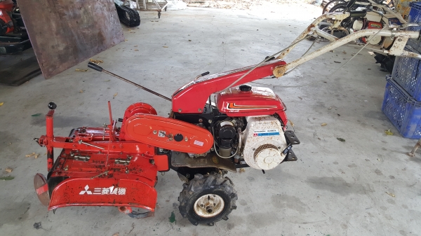 รถพรวนดินสาดออกข้าง