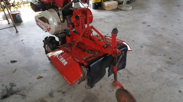 รถพรวนดินสาดออกข้าง