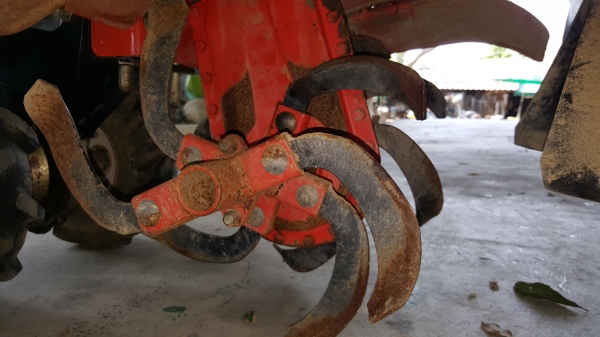 รถพรวนดินสาดออกข้าง