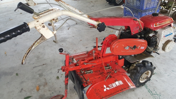 รถพรวนดินสาดออกข้าง