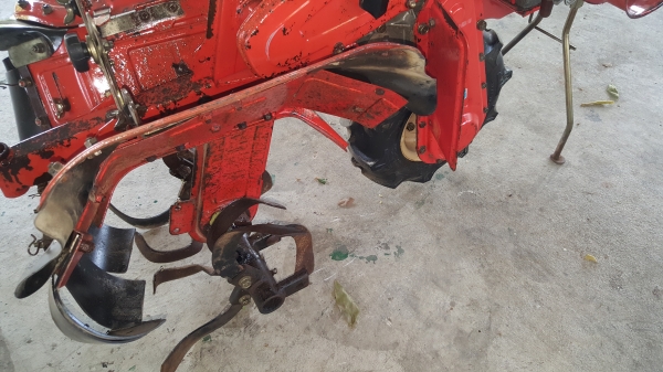 รถพรวนดิน สาดออกข้าง ล้อเดี่ยว รถพรวนดิน สาดออกข้าง ล้อเดี่ยว