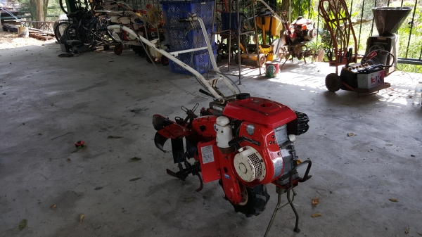 รถพรวนดิน สาดออกข้าง ล้อเดี่ยว รถพรวนดิน สาดออกข้าง ล้อเดี่ยว