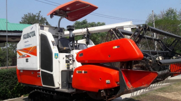 เอามาลดราคาขายได้ขายไปเลย  550,000  บาท ครับ มีเวลาแค่ 7 วันราคานี้  รถสภาพดี 1,4xx ชั่วโมง