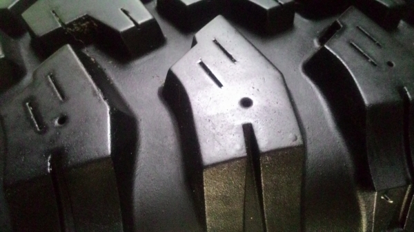 14800 ยางMud 265/75/16 สวยๆ