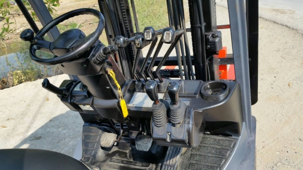 ขายด่วนรถยก TOYOTA 8FGตันใหม่ล่าสูดยก1.5ตันเสาสูง3เมตรงาสไลยร์ได้ยางตัน4เส้นรถนอกยังไม่เคยใช้งานในเมืองไทยเลย=รุ่นใหม่ขายถูกๆๆ