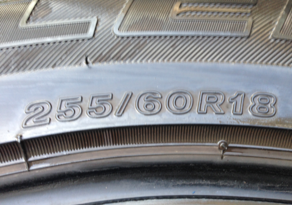 ยาง Bridgestone 255 60 18 ดอกเต็ม ไม่มีปะ ราคาไม่แพง