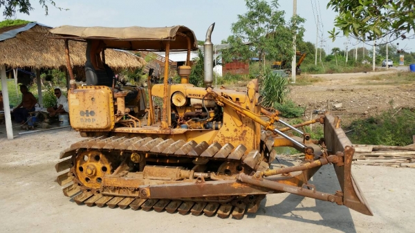 ขายด่วนรถแทรกเตอร์KOMATSU ดี2-3รถนอกเพิ่งนำเข้ามายังไม่เคยใช้งานในเมืองไทยเลย