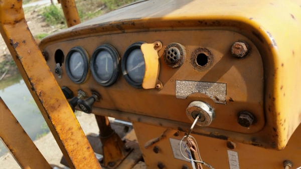 ขายด่วนรถแทรกเตอร์KOMATSU ดี2-3รถนอกเพิ่งนำเข้ามายังไม่เคยใช้งานในเมืองไทยเลย