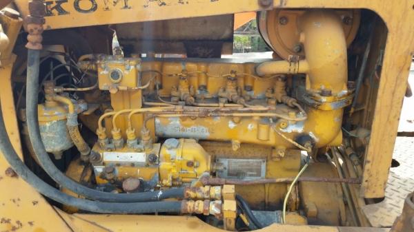 ขายด่วนรถแทรกเตอร์KOMATSU ดี2-3รถนอกเพิ่งนำเข้ามายังไม่เคยใช้งานในเมืองไทยเลย