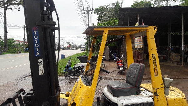 Toyota 2FD25 เครื่องโตโยต้าเดิมๆ ดีเซล เสาสูง 4 เมตร ยกได้ 2.5 ตัน ล้อคู่ จ.นราธิวาส Toyota 2FD25 เครื่องโตโยต้าเดิมๆ ดีเซล เสาสูง 4 เมตร ยกได้ 2.5 ตัน ล้อคู่ จ.นราธิวาส