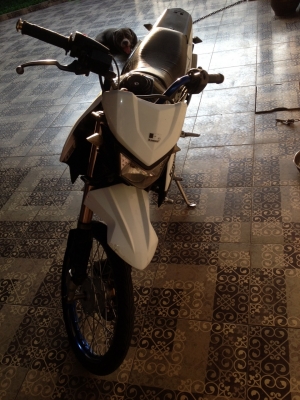 KSR ปี 54 สีขาว สตาร์ทเท้า 32,000 บาท 0835662999 KSR ปี 54 สีขาว สตาร์ทเท้า 32,000 บาท 0835662999