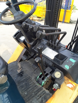 -:-*&bull;*ข า ย ร ถ ย ก นำ เ ข้ *&bull;*-:-TOYOTA 7FG25 เสาสูง5เมตร งาหนีบกลม สนใจติดต่อ083-062-0223(ปอนด์)