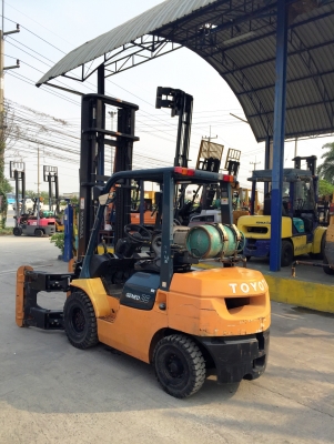 -:-*&bull;*ข า ย ร ถ ย ก นำ เ ข้ *&bull;*-:-TOYOTA 7FG25 เสาสูง5เมตร งาหนีบกลม สนใจติดต่อ083-062-0223(ปอนด์)