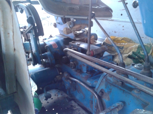 ขายฟอร์ด 6600เสื้อลาย อุปกรณ์พร้อมใช้ รถบ้านสวยๆ