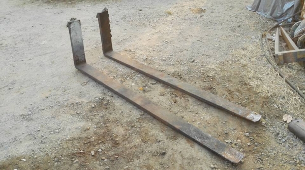 ==== SOLD ==== งาโฟล์คลิฟ ยาว 1.9 เมตร ใช้กับรถขนาด 2-3 ตัน สภาพสวยเดิมๆ พร้อมใช้งาน.