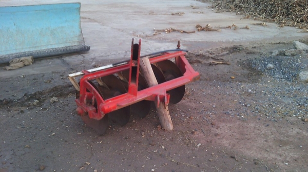 ขายรถไถเพลาเดียว 24 แรง พร้อมผาน 5 ใบเต็ม รถไม่เคยลงนาลงไร อยู่แต่บนลานอย่างเดียว 48000 บาท