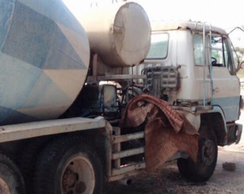 HINO ZM 260 HP EK100 รถโม่ปูน สิบล้อ 2 เพลา โม่ปูน 6 คิวสภาพดีพร้อมใช้งานได้เลยครับ เครื่องยนต์แรงดีเดิมๆภายในเก๋งคอนโซลสวยครบ พวงมาลัยเพาเวอร์ ระบบเบรคทริ๊ปฟี้ ช่วงล่างแน่น คัชซีใหญ่สวยไม่มีแตกบวม ยางสภาพดี 10 เส้นประมาณ 70\% พร้อมใช้งาน เอกสารทะเบียนชุดโ