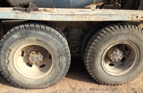 HINO ZM 260 HP EK100 รถโม่ปูน สิบล้อ 2 เพลา โม่ปูน 6 คิวสภาพดีพร้อมใช้งานได้เลยครับ เครื่องยนต์แรงดีเดิมๆภายในเก๋งคอนโซลสวยครบ พวงมาลัยเพาเวอร์ ระบบเบรคทริ๊ปฟี้ ช่วงล่างแน่น คัชซีใหญ่สวยไม่มีแตกบวม ยางสภาพดี 10 เส้นประมาณ 70\% พร้อมใช้งาน เอกสารทะเบียนชุดโ